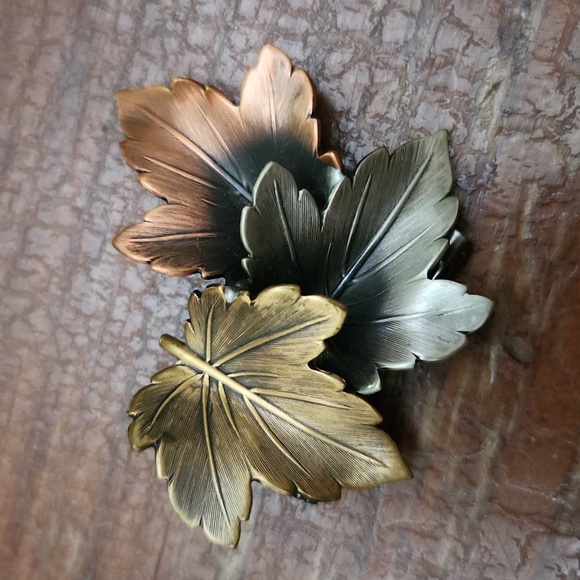 Leaf brooch - Picture 4 of 4